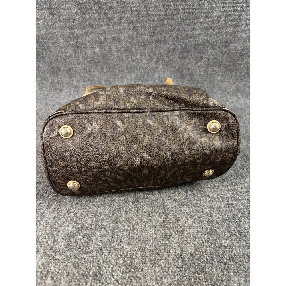 Michael Kors Signature Jet Set Shoulder Bag  Brown Tote MK  Leather Monogram